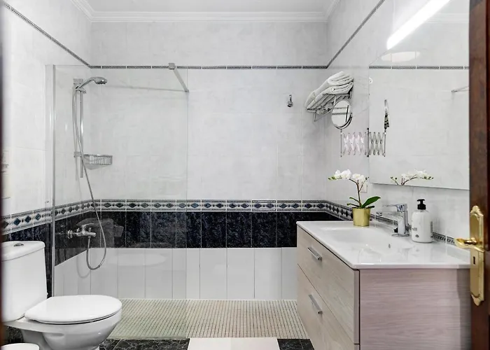 Acogedor Puerto del Carmen (Lanzarote)