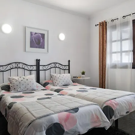 Acogedor Puerto del Carmen (Lanzarote)